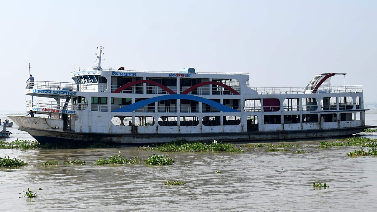 ঘন কুয়াশায় সারাদেশে নৌযান চলাচল বন্ধ