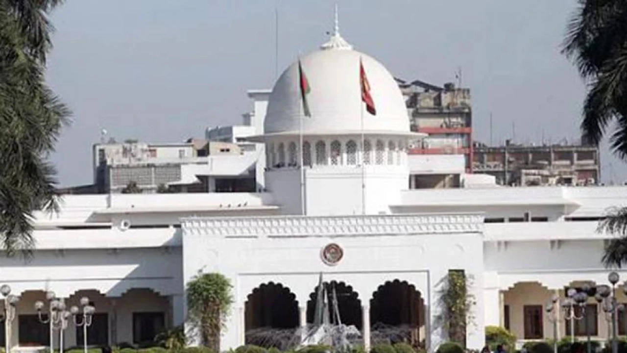 উপদেষ্টা পরিষদে রদবদল, শপথ অনুষ্ঠান ‘স্লো’ নির্দেশ