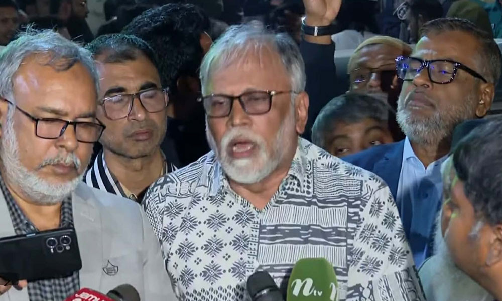 মাথায় গুলিবিদ্ধ শরিফ ওসমান হাদির অবস্থা আশঙ্কাজনক, ঝুঁকিপূর্ণ ৭২ ঘণ্টা পার করছেন