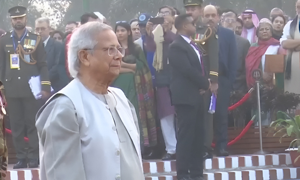 মহান বিজয় দিবসে জাতীয় স্মৃতিসৌধে প্রধান উপদেষ্টার শ্রদ্ধা নিবেদন