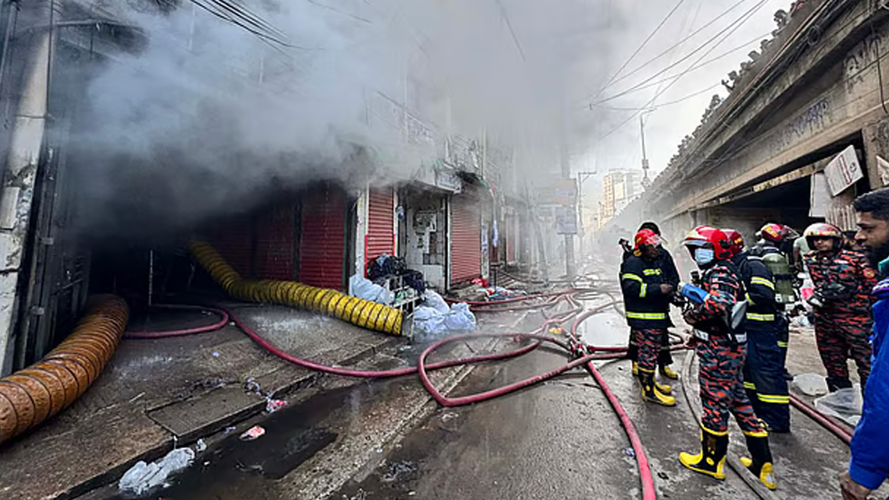 কেরানীগঞ্জে জাবালে নূর টাওয়ারে ভয়াবহ অগ্নিকাণ্ড, সাত ঘণ্টা পরও নিয়ন্ত্রণে আসেনি