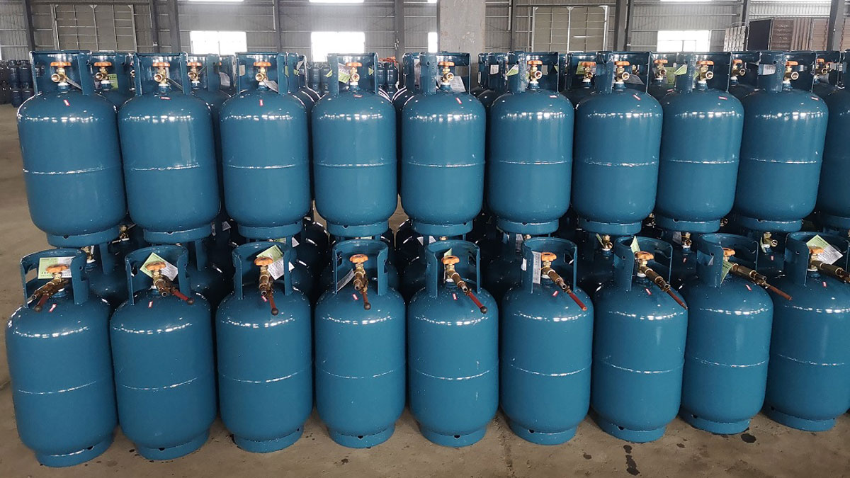 রাজধানীতে এলপিজি সংকট ও বাড়তি মূল্য: সরকারি রেট অনুপস্থিত, ভোক্তা অসহায়