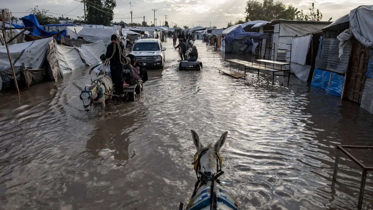 গাজার মানবিক সংকট তীব্র হচ্ছে শীতকালীন ঝড়ে