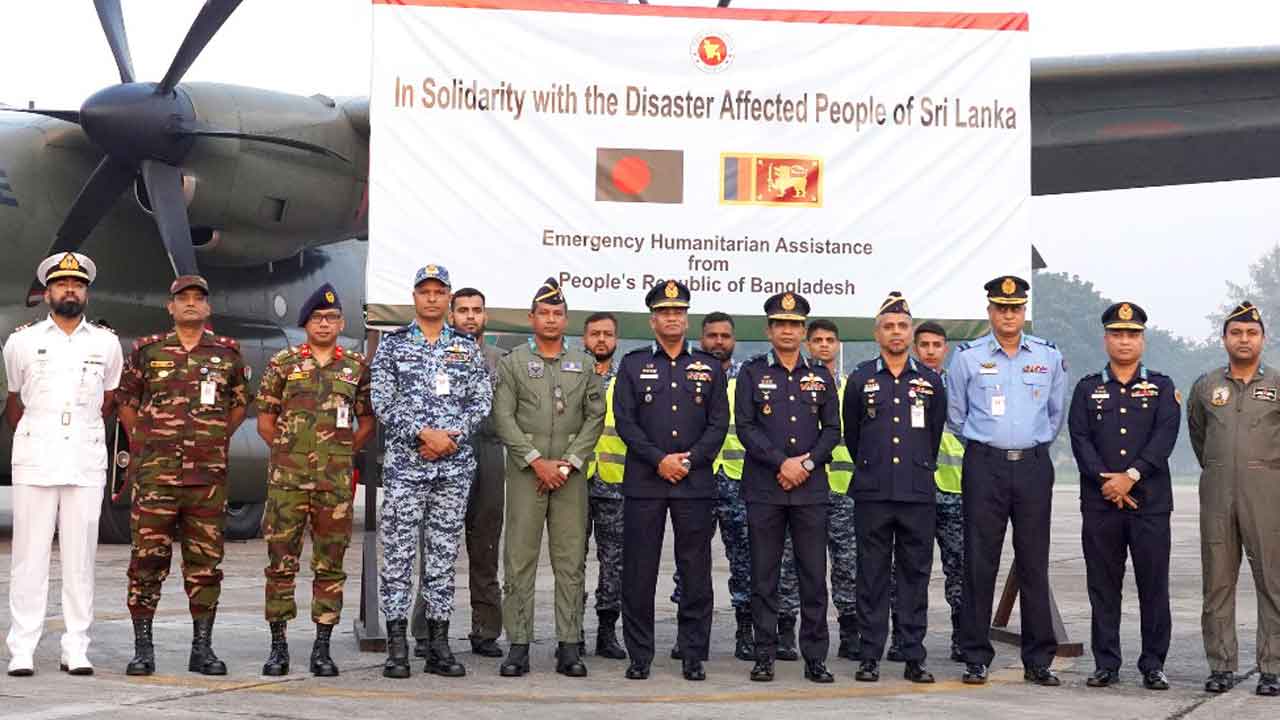বাংলাদেশের মানবিক সহায়তা শ্রীলঙ্কায় পৌঁছালো আকস্মিক বন্যা ও ভূমিধ্বসে ব্যাপক ক্ষতির পর