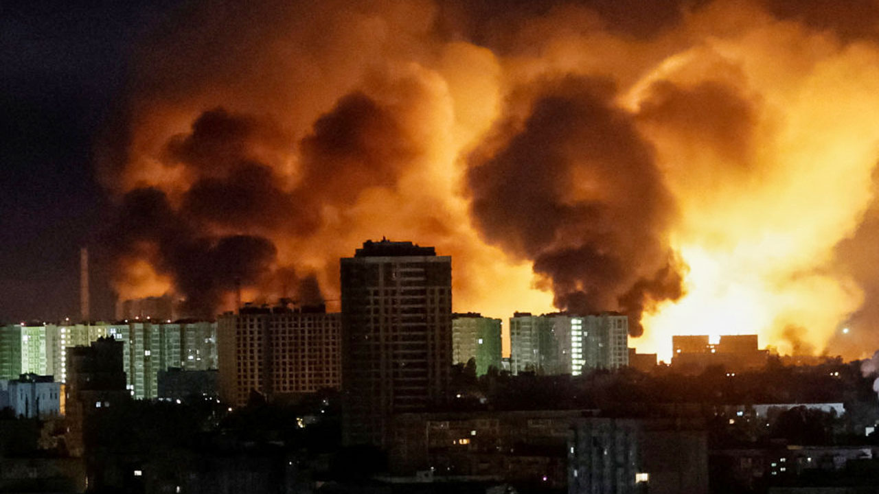 রাশিয়ার ড্রোন ও ক্ষেপণাস্ত্র হামলায় কিয়েভে বিদ্যুৎ বিপর্যয়, ৪৬ জন আহত