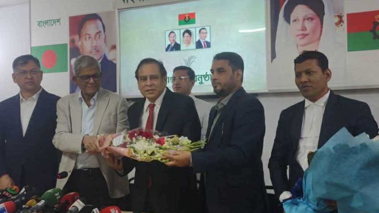 রেজা কিবরিয়া আনুষ্ঠানিকভাবে বিএনপিতে যোগদান করেছেন