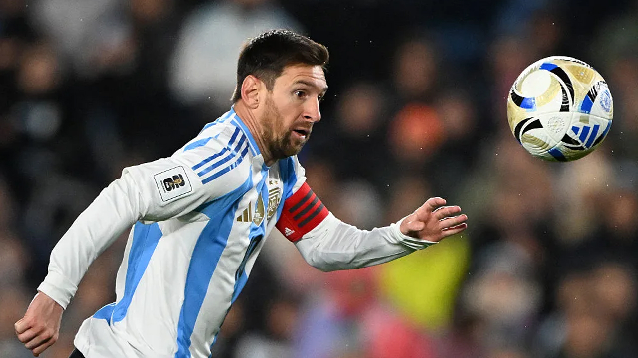 মেসির শেষ বিশ্বকাপের জন্য ‘এল উলতিমো ট্যাঙ্গো’ বুট উন্মোচন, গ্রুপে আর্জেন্টিনার প্রতিপক্ষ আলজেরিয়া, জর্ডান ও অস্ট্রিয়া