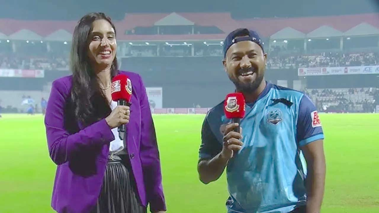 পাকিস্তানি উপস্থাপিকা ও তারকা অতিথি জিয়াউল হক পলাশের চমকপ্রদ মুহূর্ত