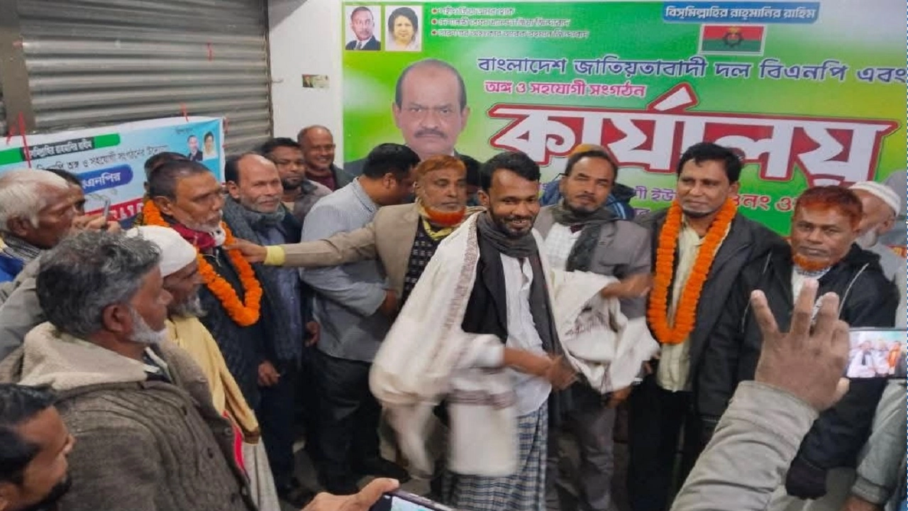 লক্ষ্মীপুরের রায়পুরে সাবেক আ’লীগ নেতা আবদুর রবসহ ২০ কর্মী বিএনপিতে যোগদান