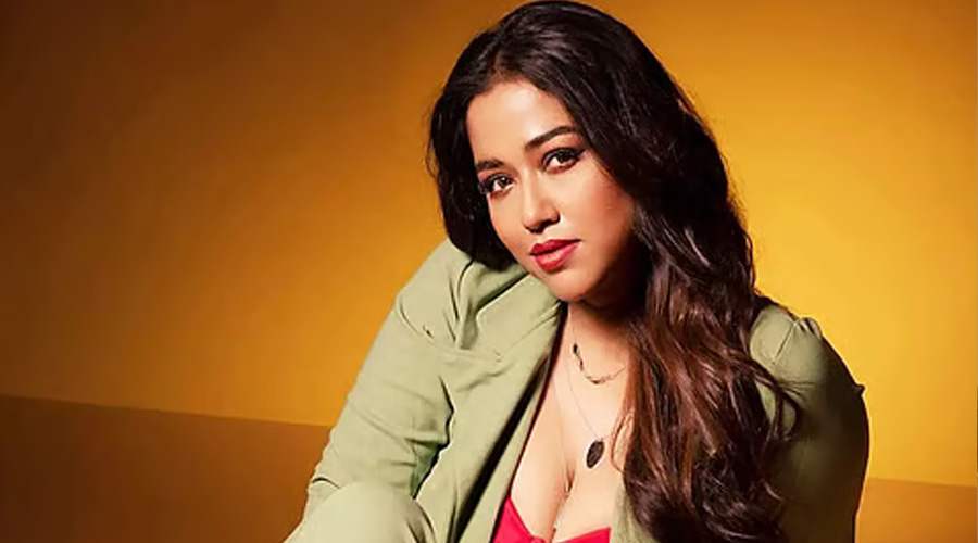 ‘চেটেপুটে খাই’ বাংলাদেশি শিল্পীদের কাজ  : সোহিনী