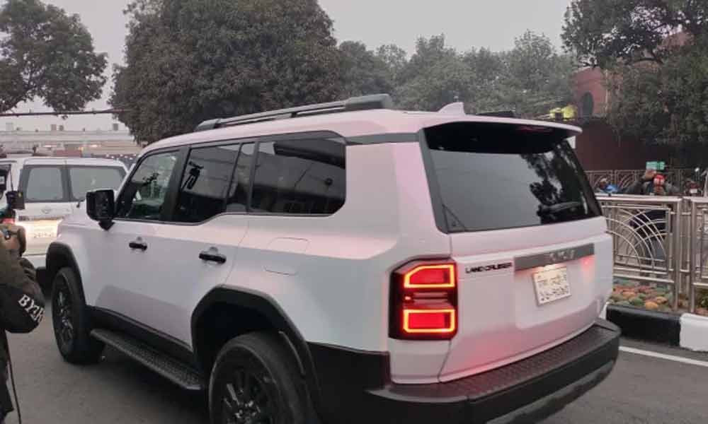 তারেক রহমানের স্বদেশ প্রত্যাবর্তন: বিমানবন্দরে বুলেটপ্রুফ গাড়ি, তিন স্তরের নিরাপত্তা