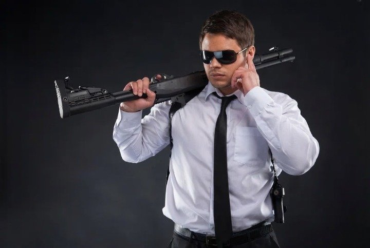 বাংলাদেশে গানম্যান বরাদ্দ: কোন প্রক্রিয়ায়, কারা পান এবং কী বলছে আইন