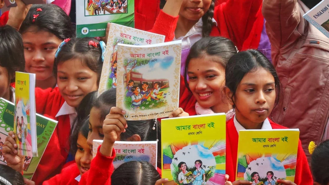 বছরের প্রথম দিনেই শতভাগ বই পেল প্রাথমিক শিক্ষার্থীরা