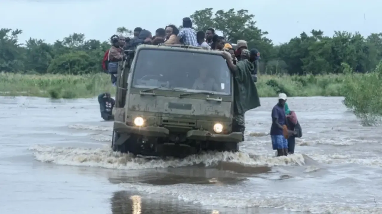দক্ষিণ আফ্রিকার একাধিক দেশে ভারী বর্ষণে ভয়াবহ বন্যা, শতাধিক প্রাণহানি