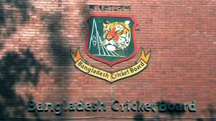 বিসিবি পরিচালক মন্তব্যে বিতর্ক, ক্রিকেটারদের কঠোর অবস্থান