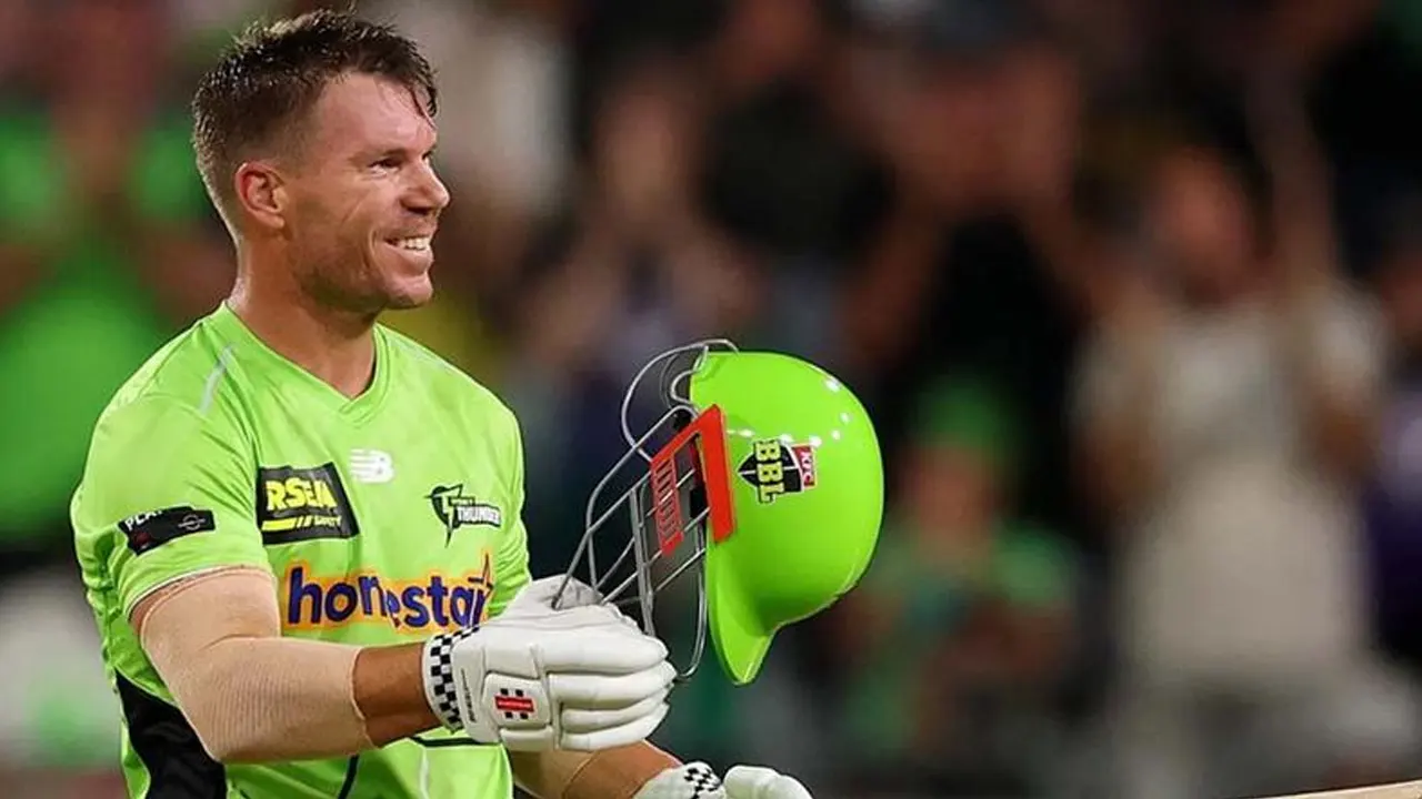 বিগ ব্যাশে ওয়ার্নারের সেঞ্চুরি, টি-টোয়েন্টিতে ১৪ হাজার রানের মাইলফলক