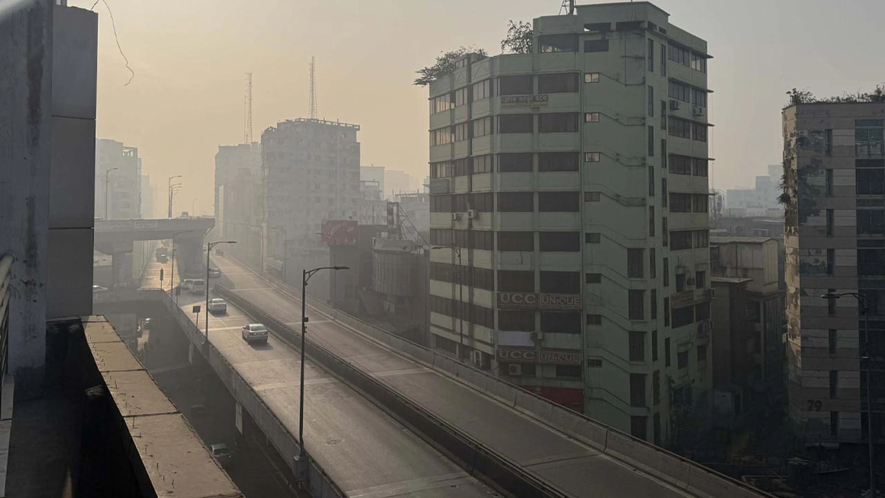 রাজধানীতে দূষণ, সেবা সংকট ও নিরাপত্তাহীনতায় নিত্যদিনের জীবন ব্যাহত