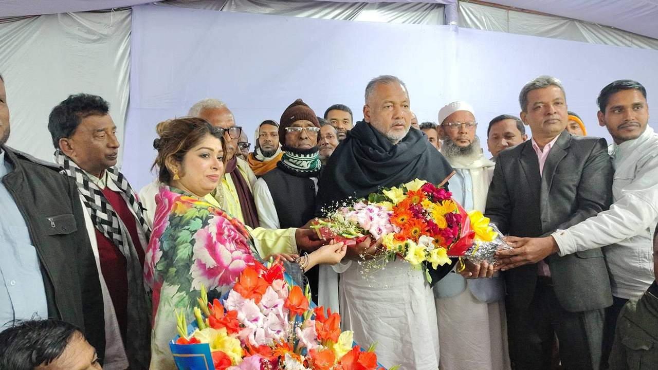 শতাধিক আওয়ামী লীগ কর্মী কোটালীপাড়া থেকে বিএনপিতে যোগদান করলেন