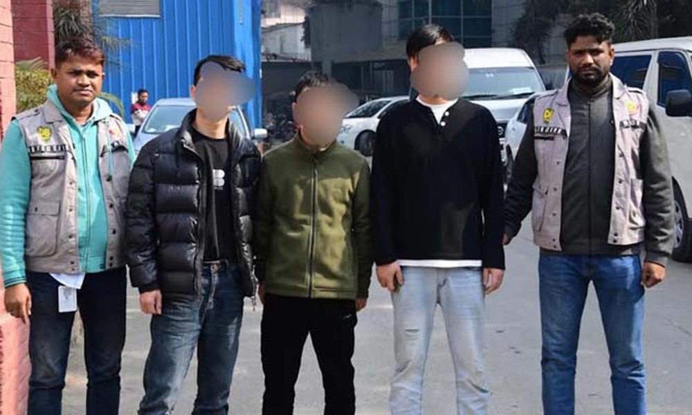 অবৈধ আইফোন কারখানা উন্মোচন, তিন চীনা নাগরিক গ্রেপ্তার