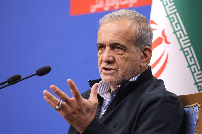 ইরানের প্রেসিডেন্ট অর্থনৈতিক সংকট সমাধানের প্রতিশ্রুতি দিলেন, বিক্ষোভকারীদের সতর্ক করলেন