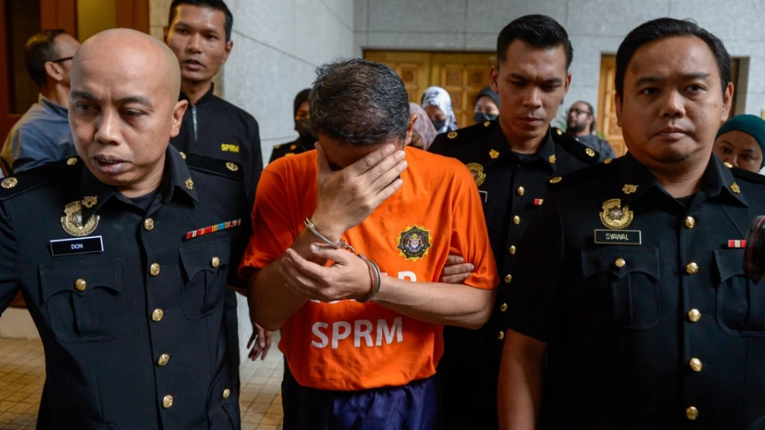 মালয়েশিয়ার সাবেক সেনাপ্রধান হাফিজউদ্দিন ও তার স্ত্রীরা দুর্নীতির অভিযোগে আটক