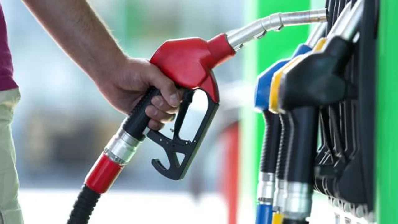 সরকার নুমালিগড় রিফাইনারি থেকে ১.৮ লাখ টন ডিজেল আমদানি করবে, ব্যয় ১,৪৬২ কোটি টাকা