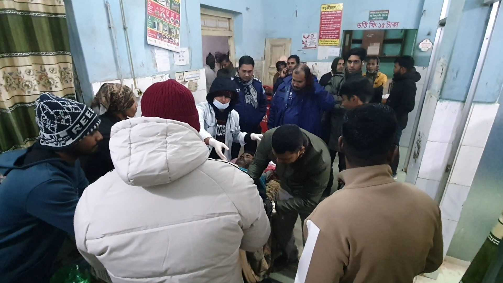 শরীয়তপুরে ওষুধ ব্যবসায়ীর ওপর সন্ত্রাসী হামলা, গুরুতর অবস্থায় ঢাকায় স্থানান্তর