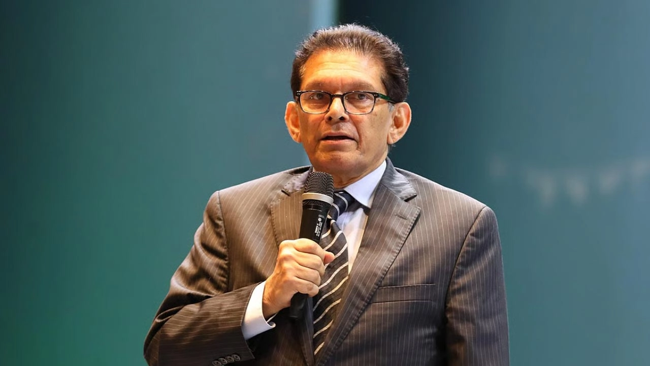 বিএনপি সরকারের প্রথম বিদেশ সফরে খলিলুর রহমান সৌদি আরবে