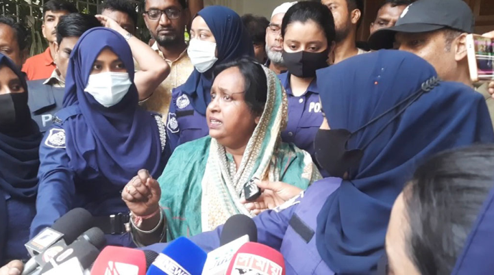 নারায়ণগঞ্জে সাবেক মেয়র ডা. সেলিনা হায়াৎ আইভীকে হত্যা মামলায় গ্রেফতার দেখানো