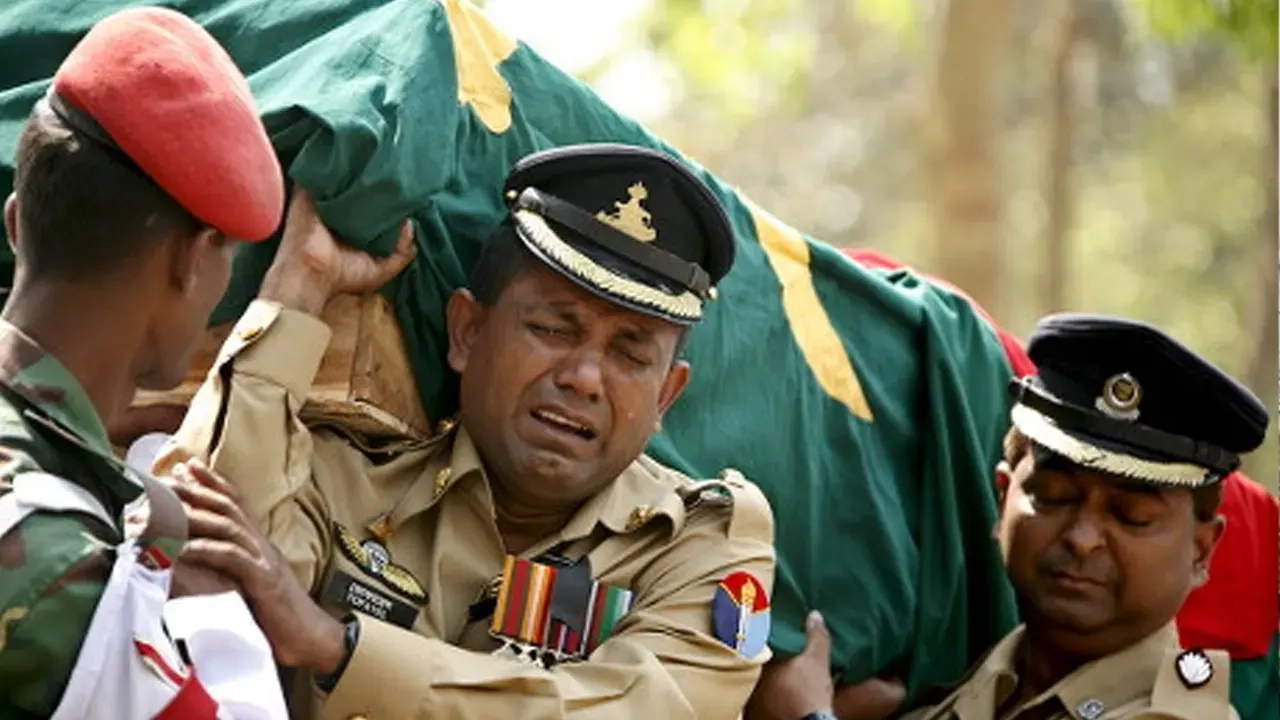 পিলখানা হত্যাকাণ্ডের ১৭ বছর: শহীদ সেনাদের স্মরণে রাষ্ট্রীয় শ্রদ্ধা