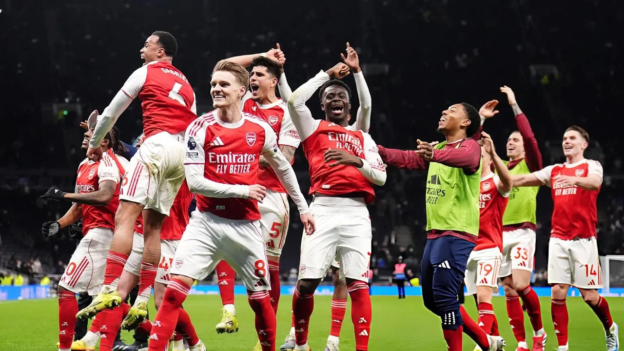 আর্সেনাল টটেনহ্যামকে হারিয়ে ইংলিশ প্রিমিয়ার লিগে শীর্ষপদ আরও শক্ত করল