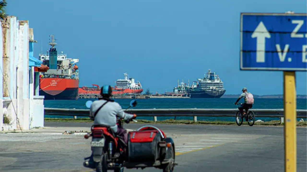 যুক্তরাষ্ট্র ভেনেজুয়েলার তেল কিউবায় পুনরায় বিক্রির অনুমতি দিয়েছে