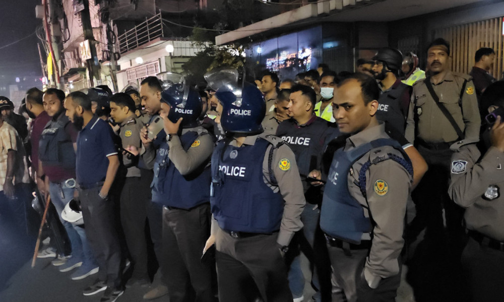 মধ্যরাতে টানা চার ঘণ্টার অভিযানে মোহাম্মদপুর–আদাবর এলাকায় ৯৫ জন গ্রেপ্তার