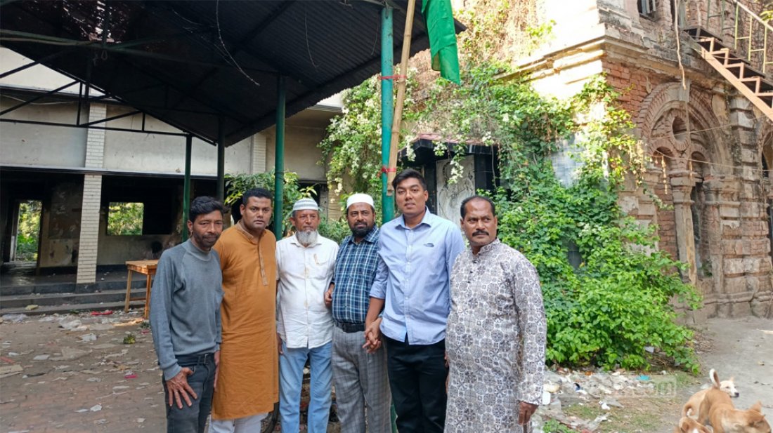 পাবনা জেলা আওয়ামী লীগের কার্যালয়ে ১৮ মাস পর জাতীয় পতাকা উত্তোলন