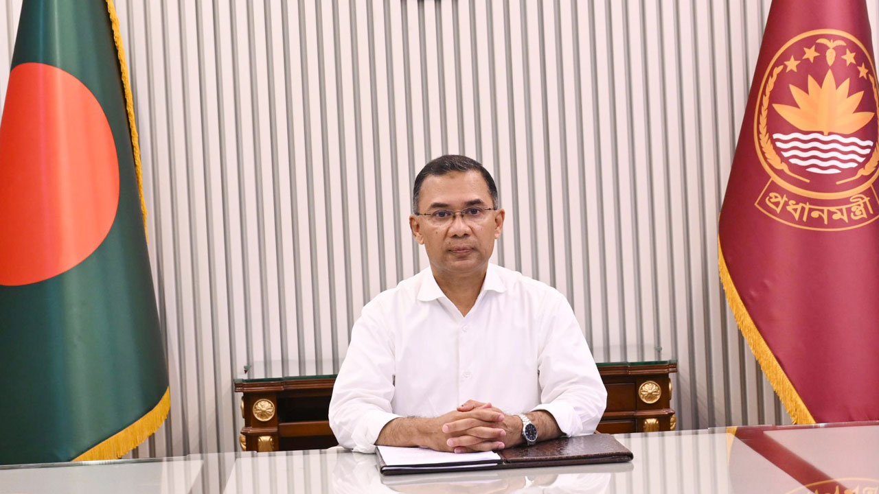 প্রধানমন্ত্রী সচিবালয়ে দ্বিতীয় দিন অফিস করছেন