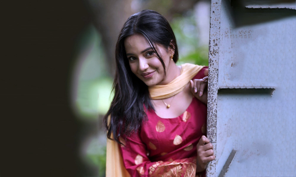 ছোট পর্দার অভিনেত্রী সামিরা খান মাহি অভিনয় থেকে সাময়িক বিরতি ঘোষণা