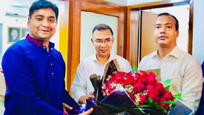 জাতীয়তাবাদী ছাত্রদল নেতৃবৃন্দের ফুলেল শুভেচ্ছা প্রদান