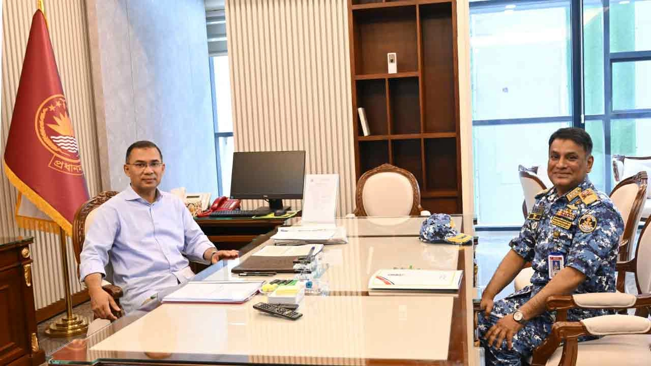 প্রধানমন্ত্রী তারেক রহমানের সঙ্গে কোস্টগার্ড মহাপরিচালকের সৌজন্য সাক্ষাৎ