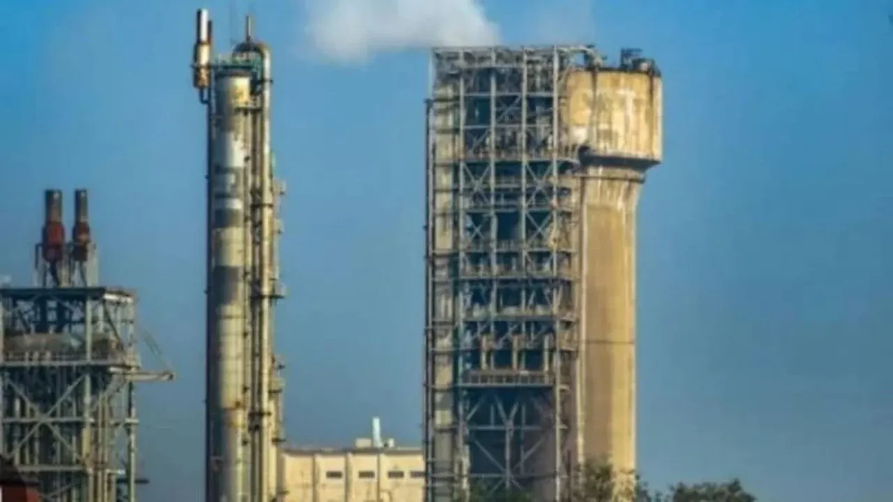 চট্টগ্রামের দুটি বড় সার কারখানা সাময়িকভাবে বন্ধ