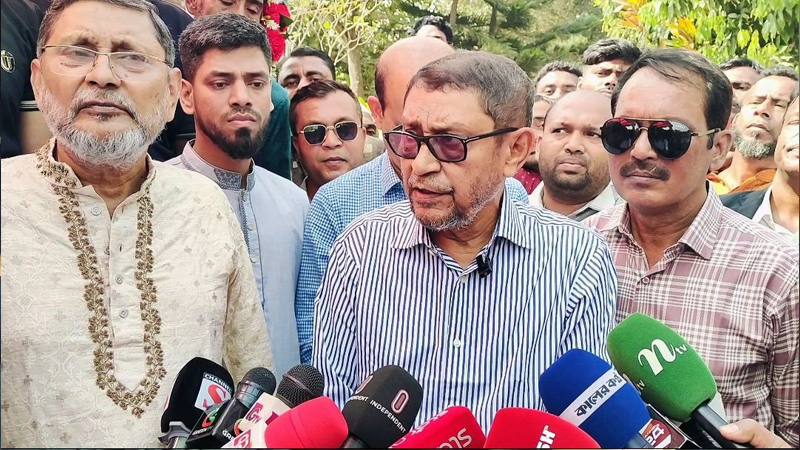 ঢাকা মেডিকেল কলেজ হাসপাতালে স্বাস্থ্যসেবার অবস্থা পরিদর্শনে স্বাস্থ্যমন্ত্রী