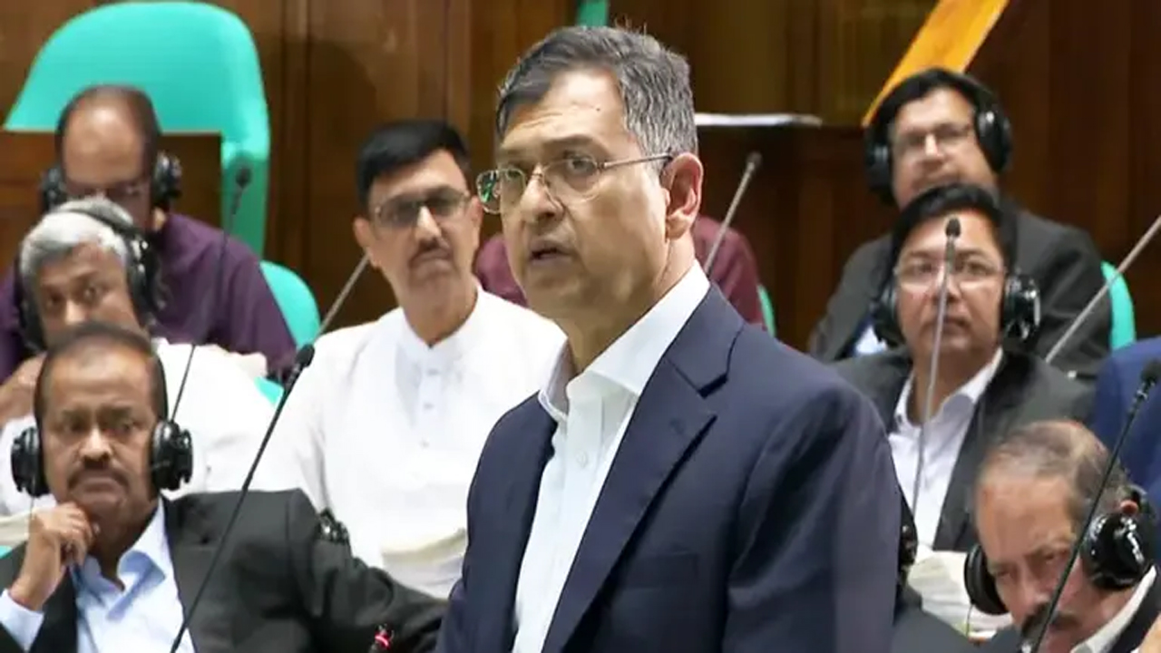 গণভোটের রায় বাস্তবায়নে সংবিধান সংশোধন প্রয়োজন: স্বরাষ্ট্রমন্ত্রী