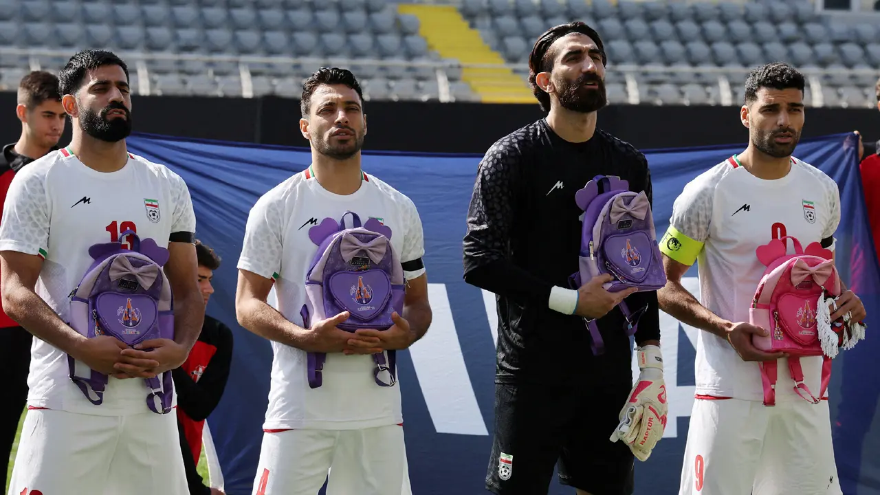 ইরানে স্কুলে হামলার ঘটনায় নিহতদের স্মরণে মাঠে নামল জাতীয় ফুটবল দল