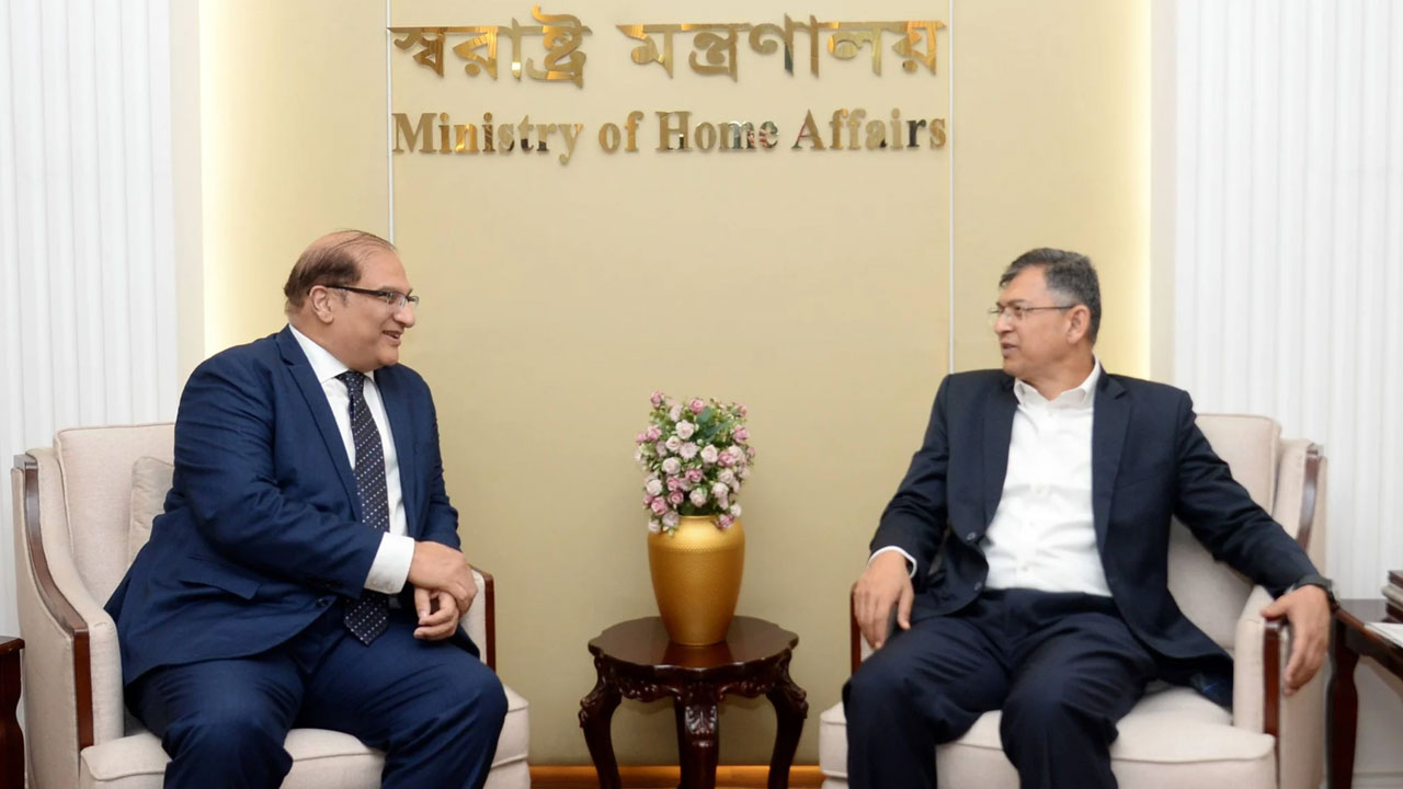 বাংলাদেশ ও পাকিস্তানের নিরাপত্তা সহযোগিতা জোরদারে স্বরাষ্ট্রমন্ত্রীর সঙ্গে পাকিস্তান হাইকমিশনারের সাক্ষাৎ