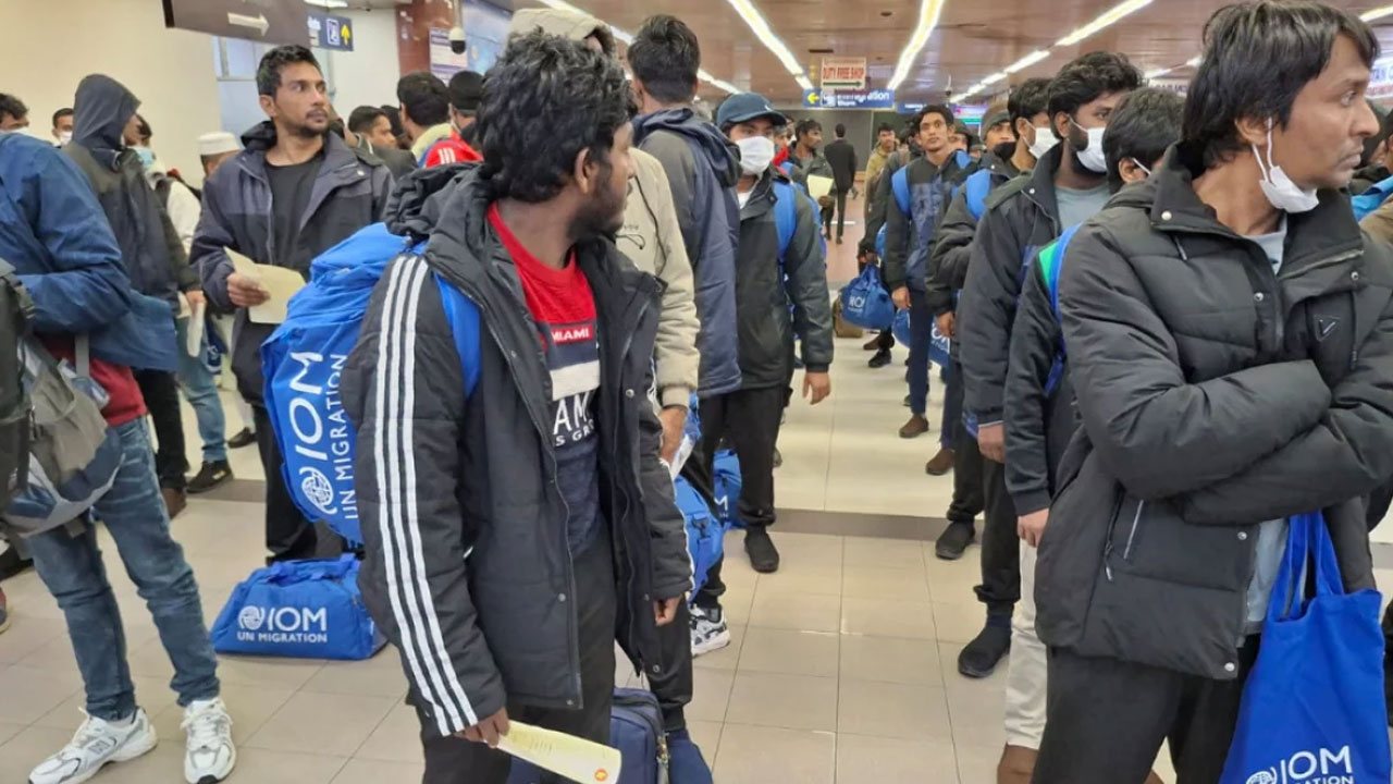 লিবিয়া থেকে ১৬৫ বাংলাদেশি নাগরিক স্বেচ্ছায় দেশে ফেরত