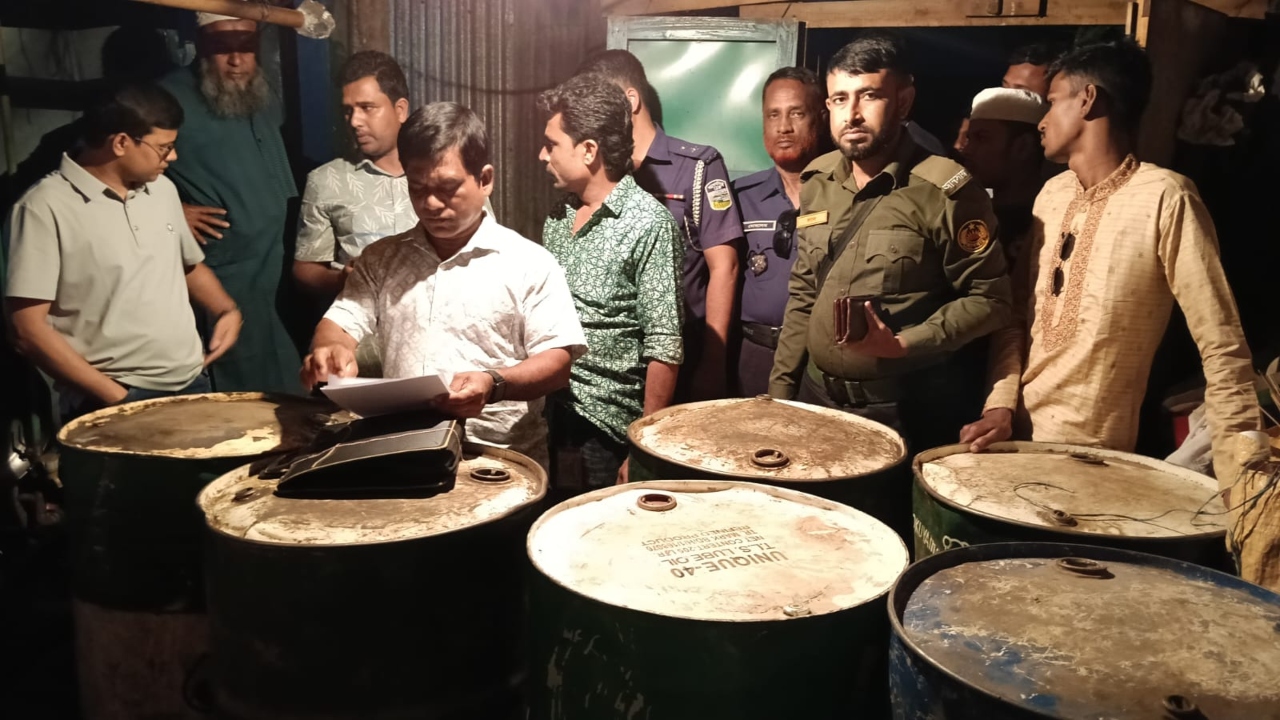নেত্রকোনায় অবৈধভাবে পেট্রোল মজুত রাখায় ব্যবসায়ী জরিমানা