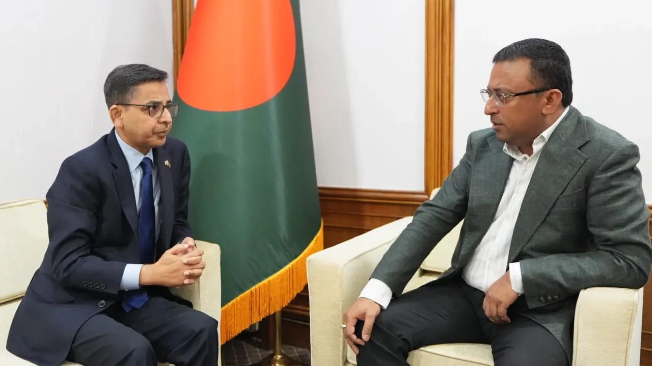 প্রধানমন্ত্রীর উপদেষ্টার সঙ্গে ভারতের হাইকমিশনারের সৌজন্য সাক্ষাৎ