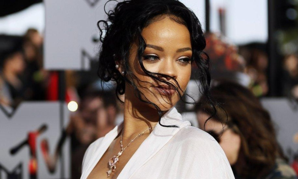 রিহানার বেভারলি হিলসের বাড়িতে গুলিবর্ষণ, নারী আটক