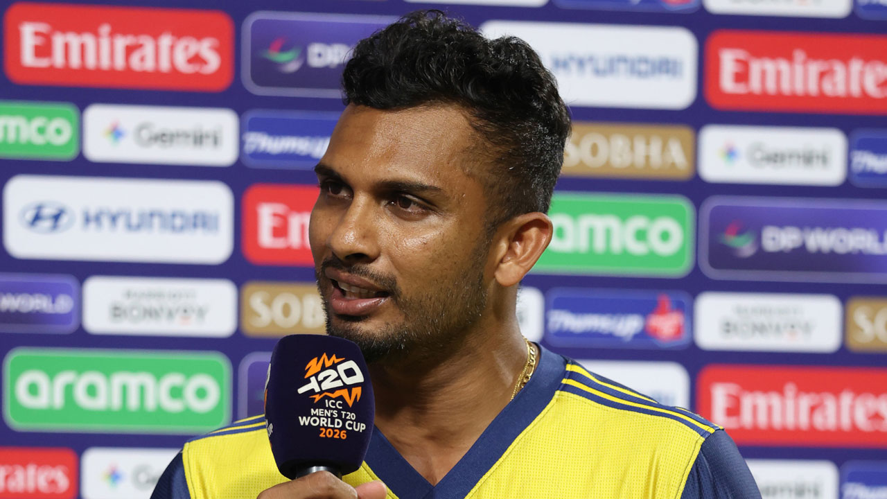 পাকিস্তানের বিপক্ষে লড়াই করেও হার, ভক্তদের কাছে ক্ষমা চাইলেন শ্রীলঙ্কা অধিনায়ক শানাকা