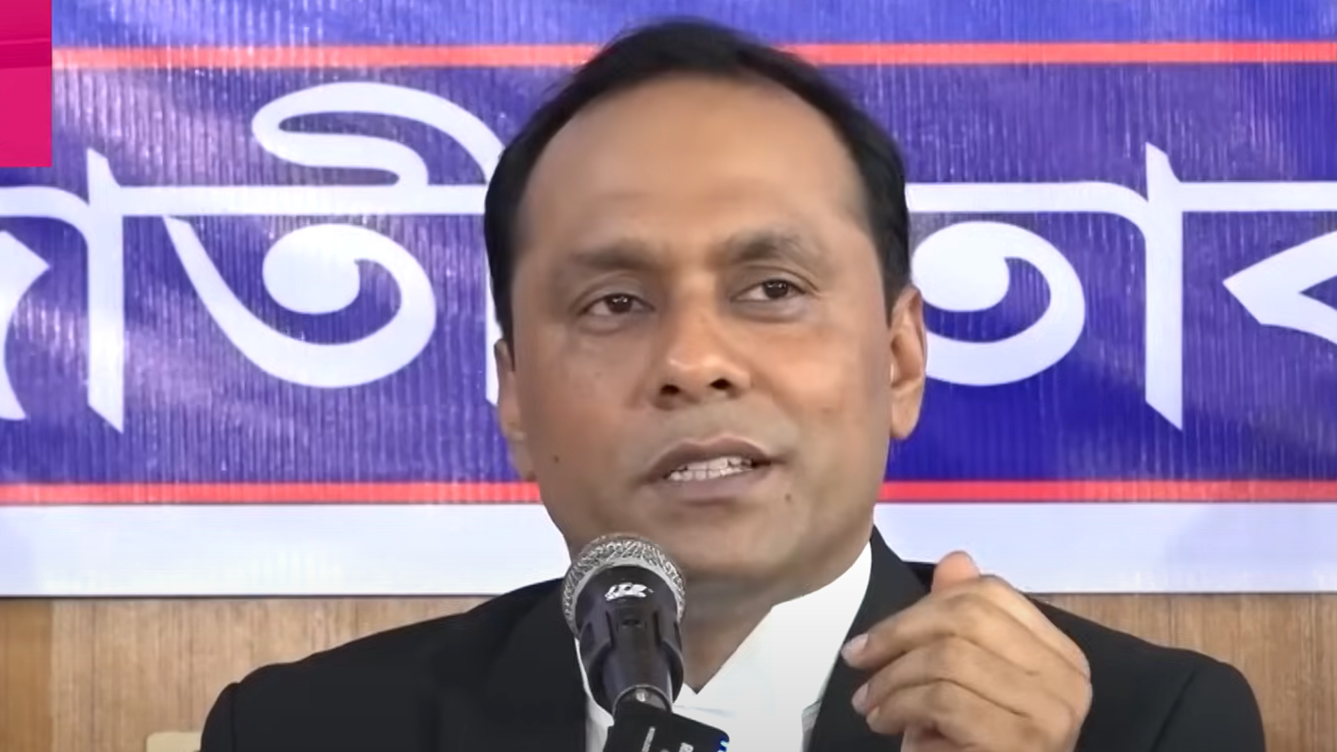 ভূমি প্রতিমন্ত্রী কায়সার কামালের অফিস পরিদর্শনে কর্মকর্তাদের সতর্কবার্তা