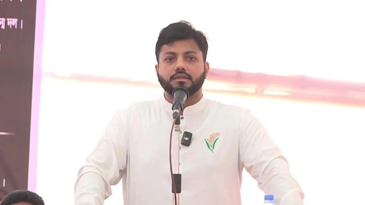 রমজান ও ঈদকে ঘিরে বাজার পরিস্থিতি স্থিতিশীল: শ্যামবাজার বাজার পরিদর্শনে প্রতিমন্ত্রী